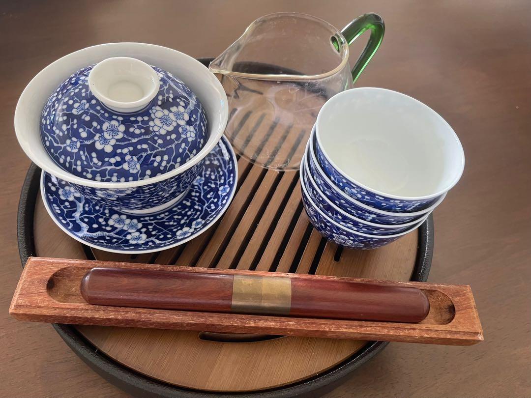 Tea set (Category: Coffee & Tea Tableware) located in Singapore. Submitted by milink (Listing ID 1126959474, Image 1). Description: Tea set like new ( self pick up ) .