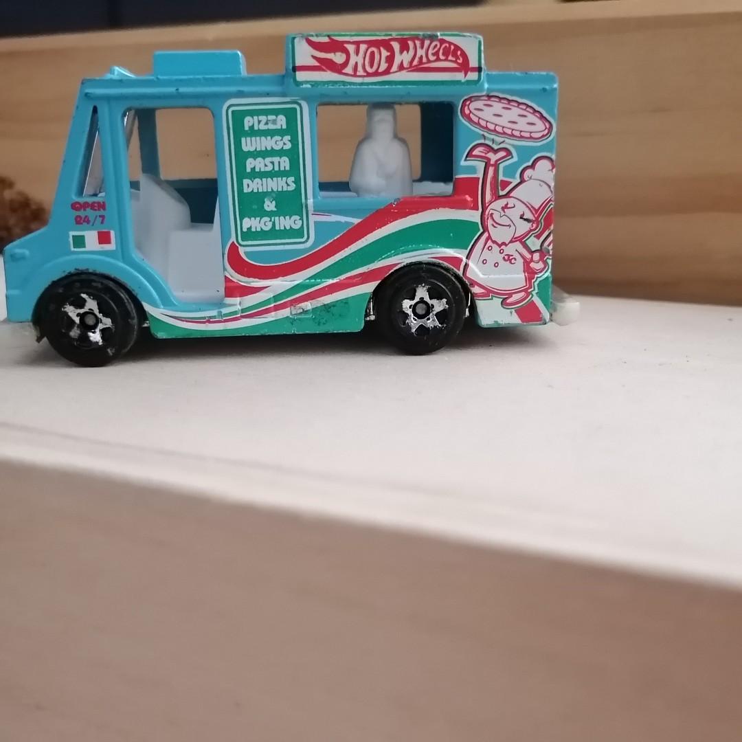 Vintage HotWheels Pizza Wings Pasta Drinks Truck Year 1983