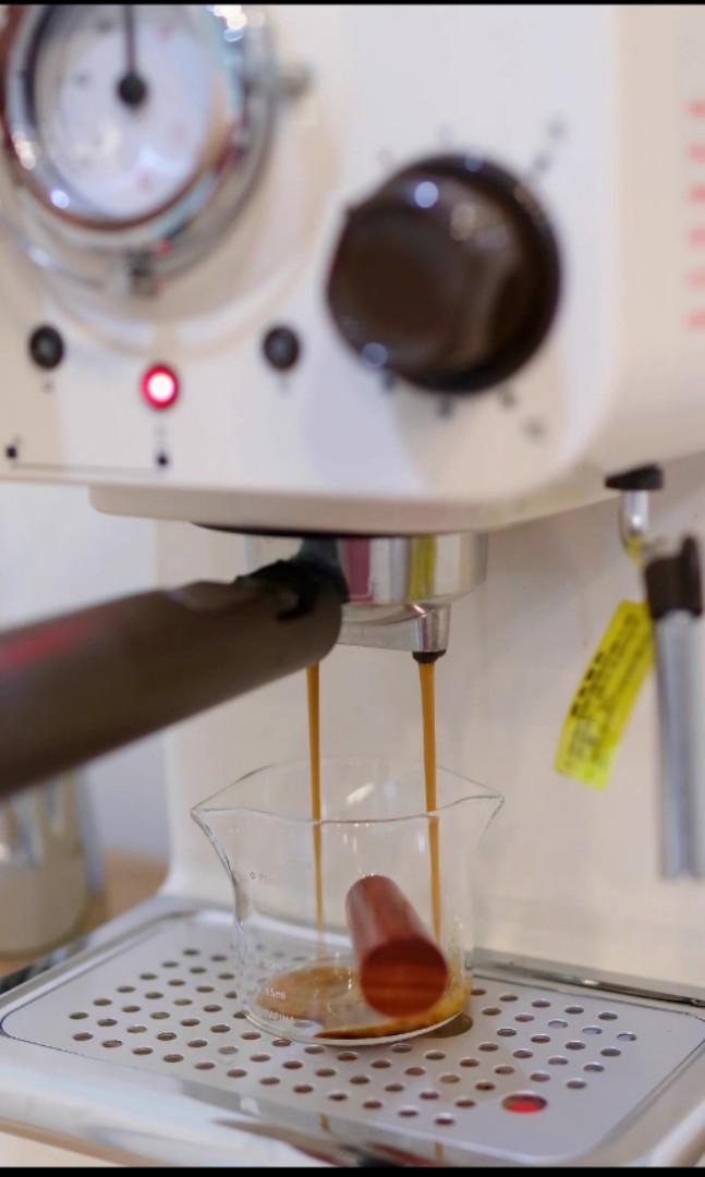 Vintage looking coffee machine, TV & Home Appliances, Kitchen