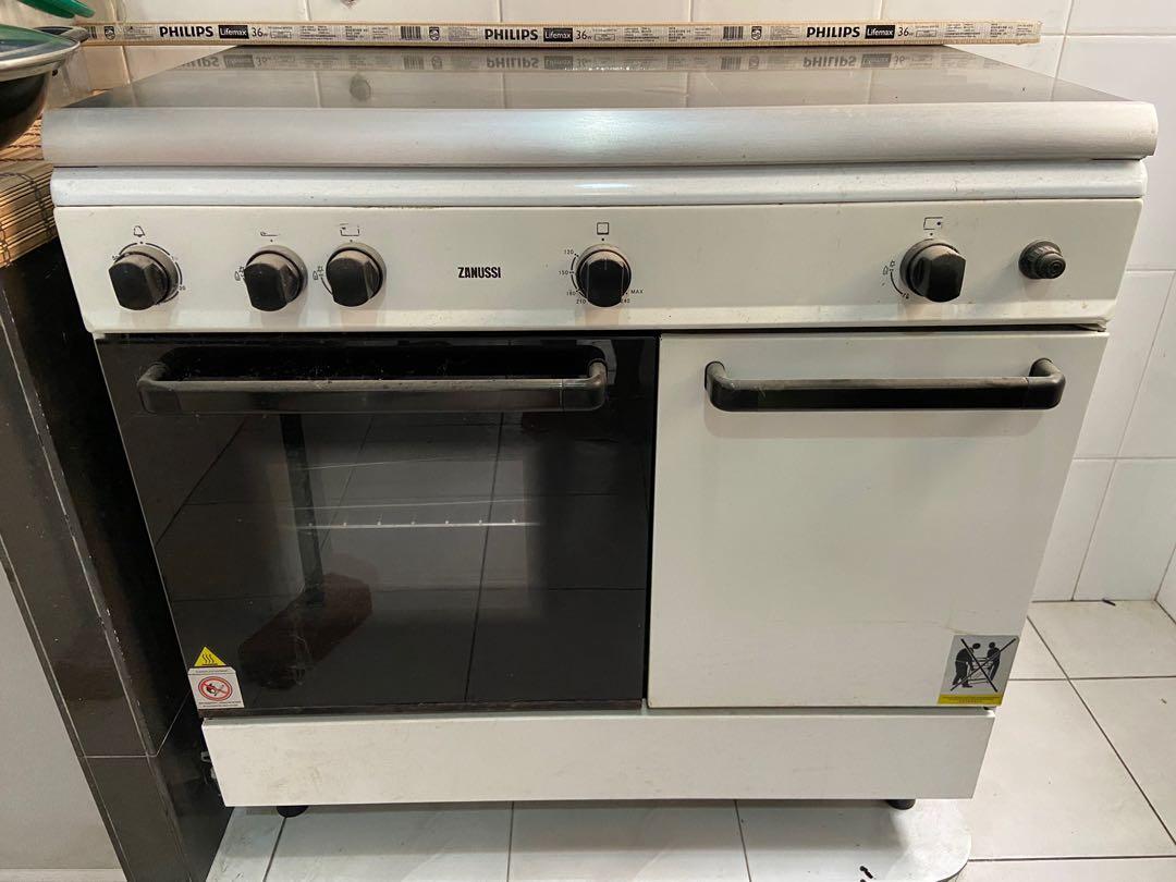 Zanussi Gas Stove with oven, TV & Home Appliances, Kitchen Appliances