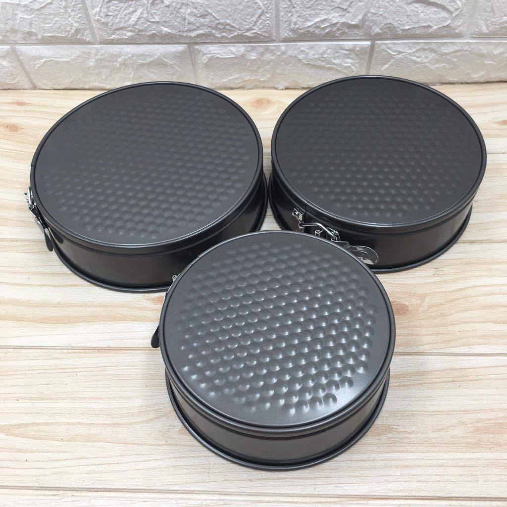 3pcs Non - Stick Cake Molder Bakeware Set - k001 (Category: Bakeware) located in Pasay City. Submitted by meostore (Listing ID 1127209703, Image 2). Description: Note: with slightly scratch and slightly dented item and faded locked..