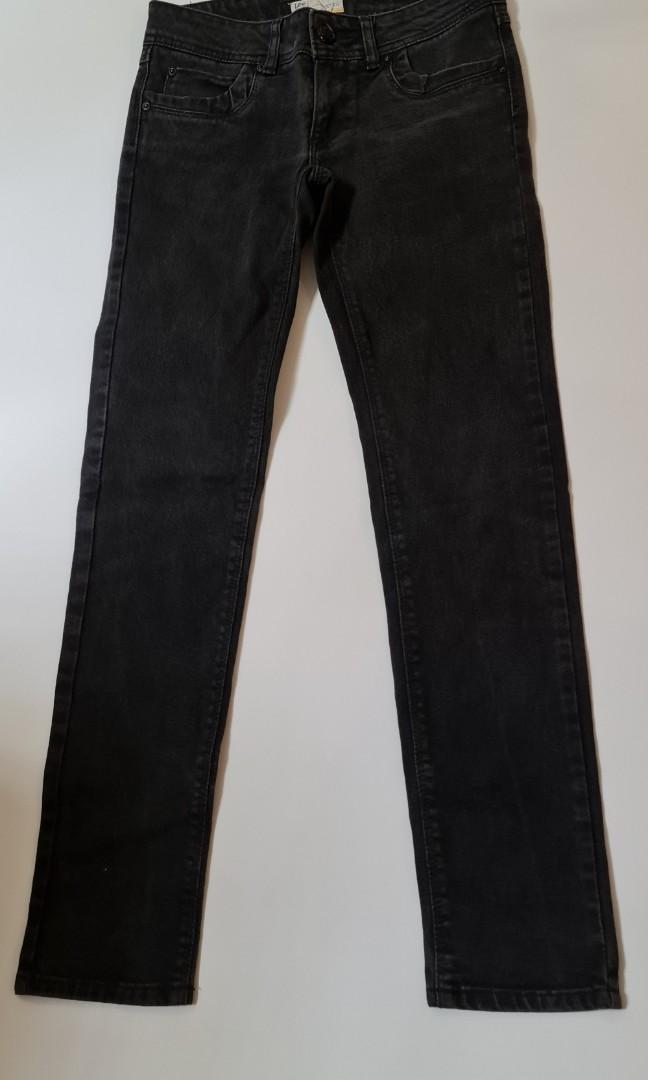 Lee top black pants