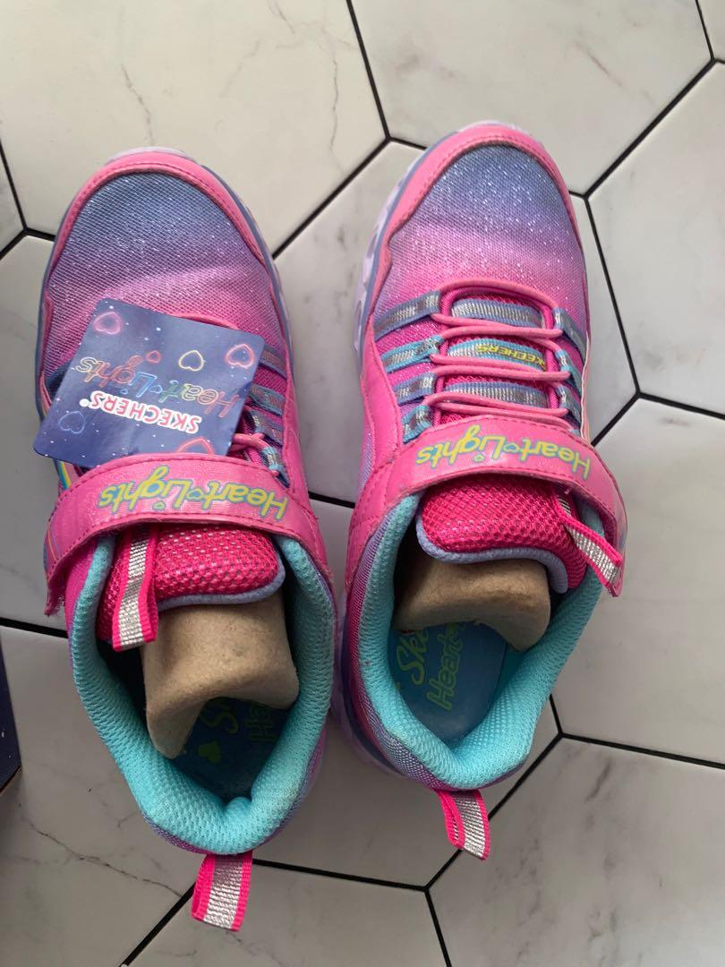 Girls skechers hotsell size 1