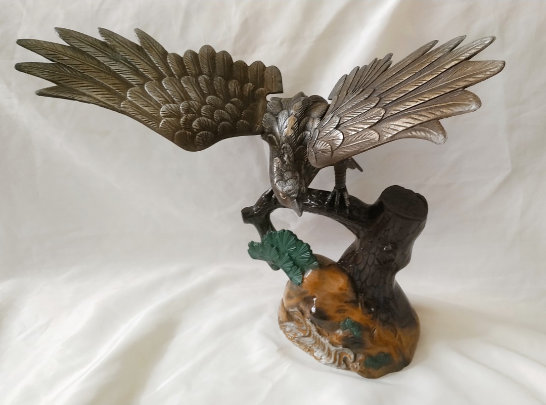 Cast iron eagle statue, Hobbies & Toys, Memorabilia & Collectibles