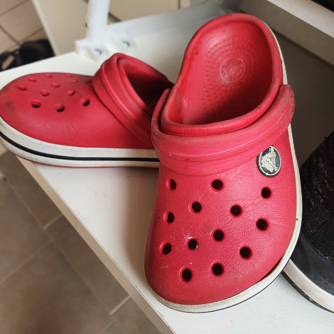 Crocs deals queensbay mall