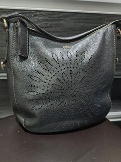 (Category: ) located in . Submitted by wardrobesaly (Listing ID 1127280497, Image 1). Description: .