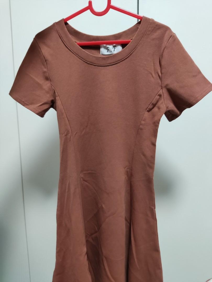 Korean Basic Dress (Category: Dresses) located in Singapore. Submitted by kimii18 (Listing ID 1127300541, Image 1). Description: Brand New! Dress Length 67cm Bust 70-106cm Sleeve 13cm Waist 60-92cm.