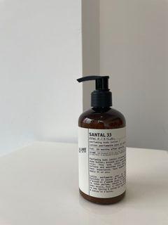LE LABO SANTAL 33 PERFUMING BODY LOTION 237ML