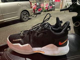 Nike 鞋