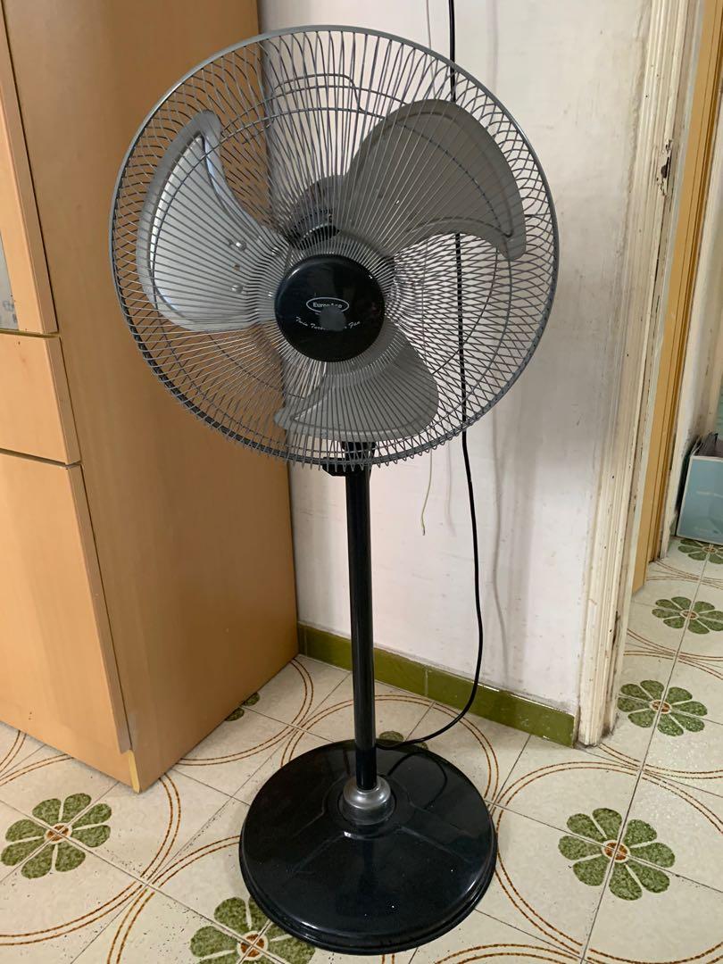 Pedestal fan with metal blades, Furniture & Home Living, Lighting & Fans, Fans on Carousell