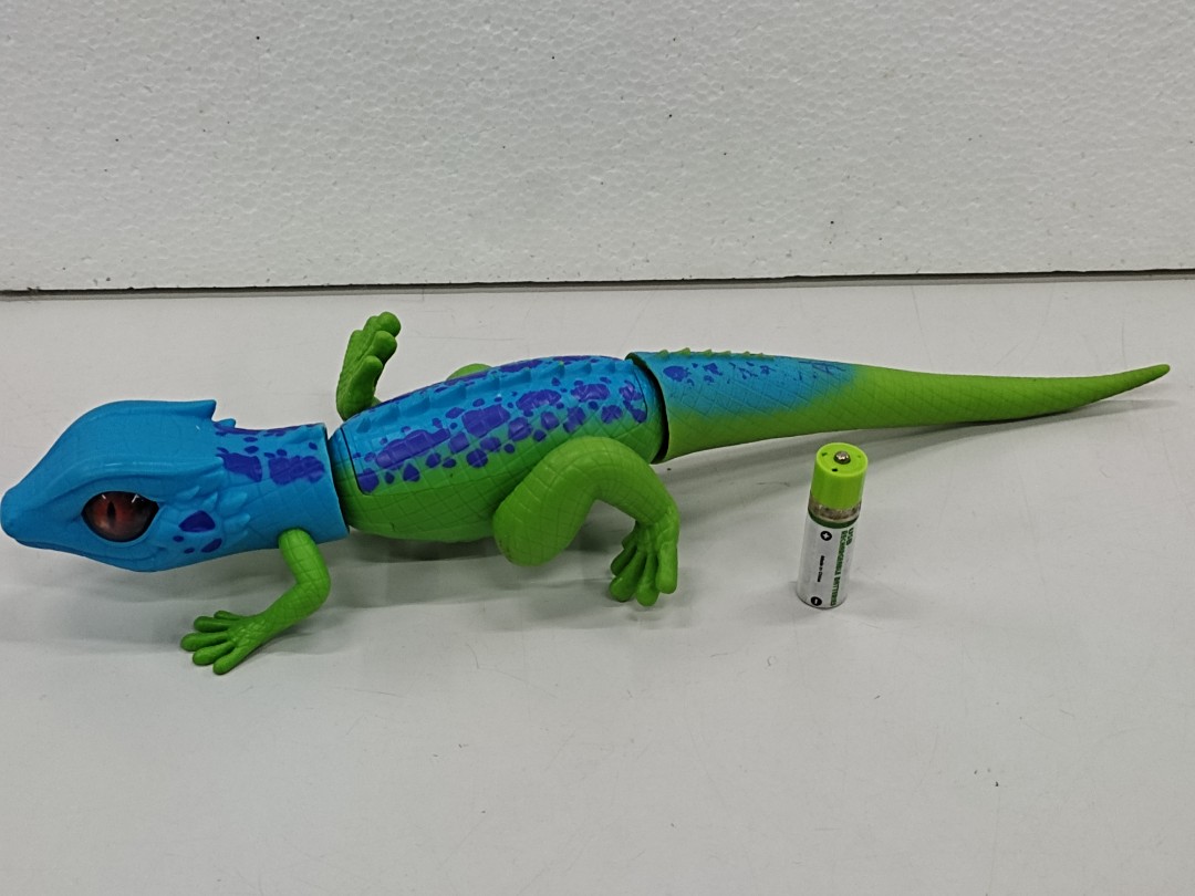 Robo alive lizard hot sale kmart