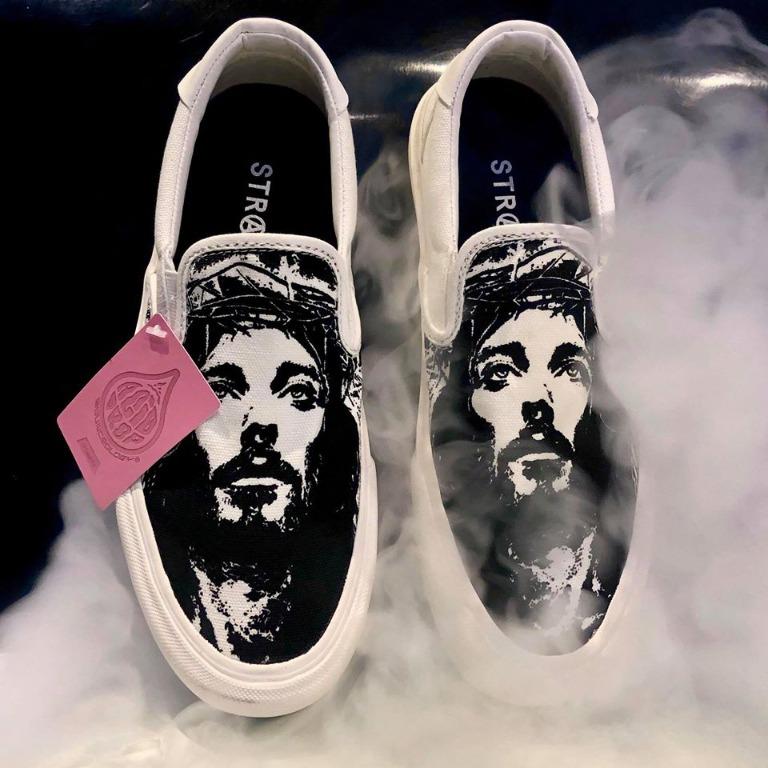 STRAYE FOOTWEAR "JESUS CHRIST" VENTURA WHITE SLIPS, Men's Fashion