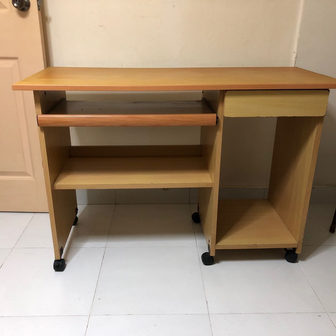 Second hand shop computer table price