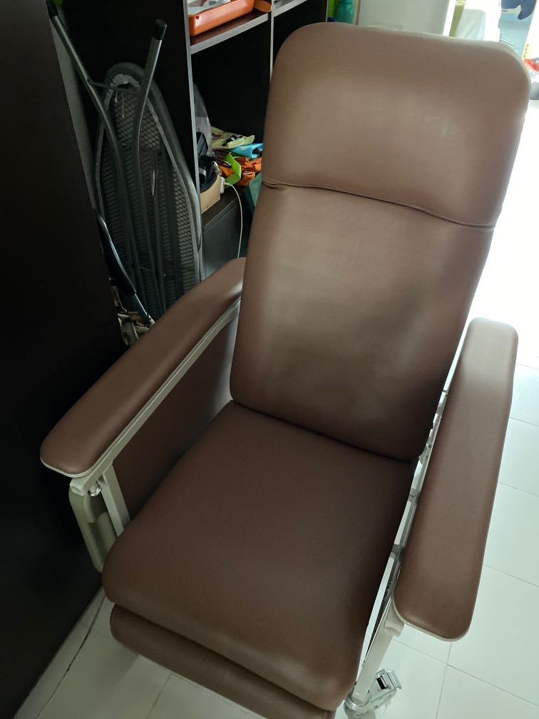 Wheel Hospital Chair, Manual Mobile Recliner Geriatric Chair with Tray