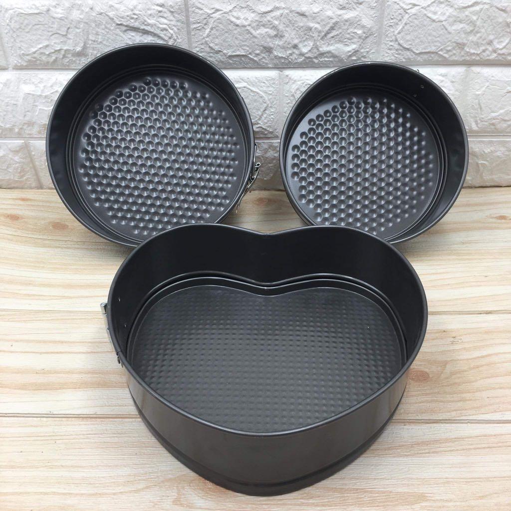 3pcs Non Stick Cake Mold Set Baking Pan - k001 (Category: Bakeware) located in Pasay City. Submitted by meostore (Listing ID 1127413739, Image 1). Description: Brand new but no box. 18cm , 20cm (Round) 24cm (Heart).