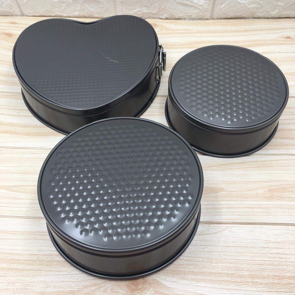 3pcs Non Stick Cake Mold Set Baking Pan - k001 (Category: Bakeware) located in Pasay City. Submitted by meostore (Listing ID 1127413739, Image 2). Description: Brand new but no box. 18cm , 20cm (Round) 24cm (Heart).