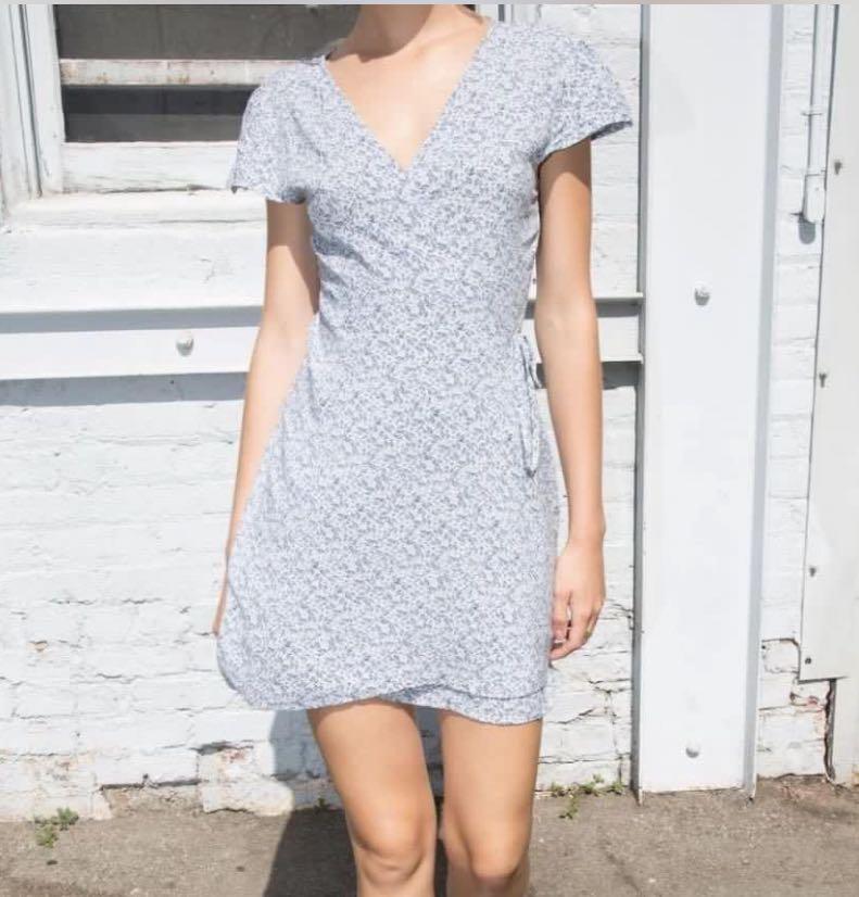 Brandy Melville Robbie Wrap Dress, Women's Fashion, Dresses & Sets, Dresses  on Carousell