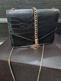 (Category: ) located in . Submitted by wardrobesaly (Listing ID 1127340154, Image 1). Description: .