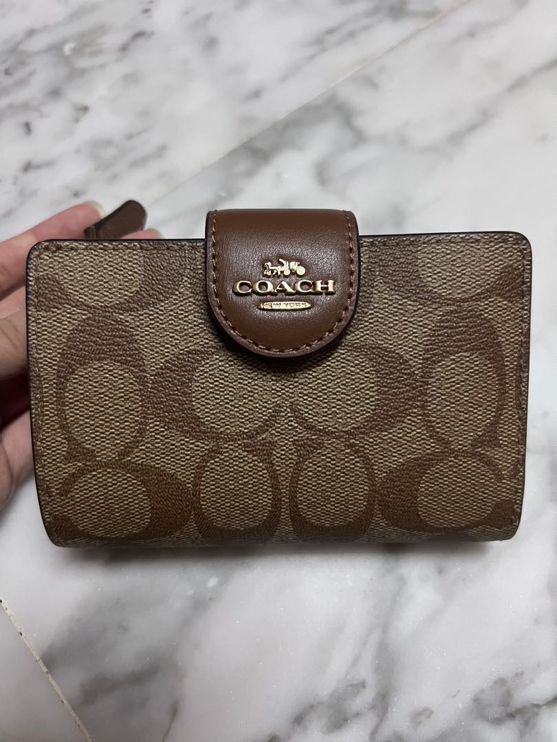 AUTHENTIC COACH MEDIUM CORNER ZIP WALLET IN SIGNATURE CANVAS, Women's  Fashion, Bags & Wallets, Clutches on Carousell