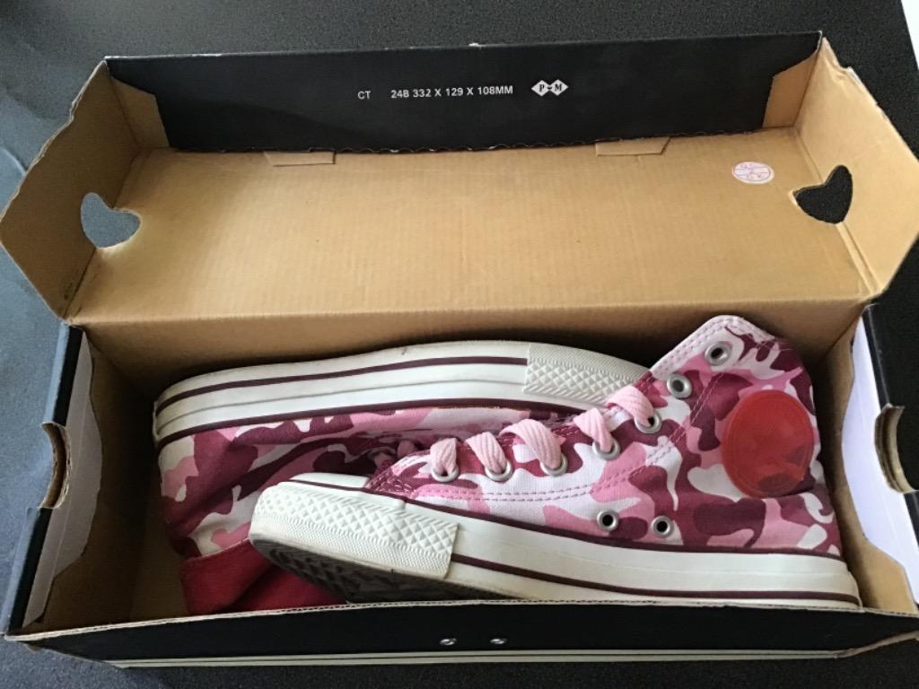Pink camo converse 2025