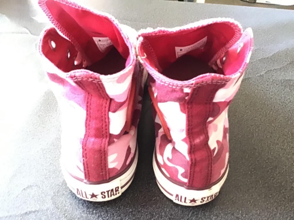 Pink camouflage sales converse