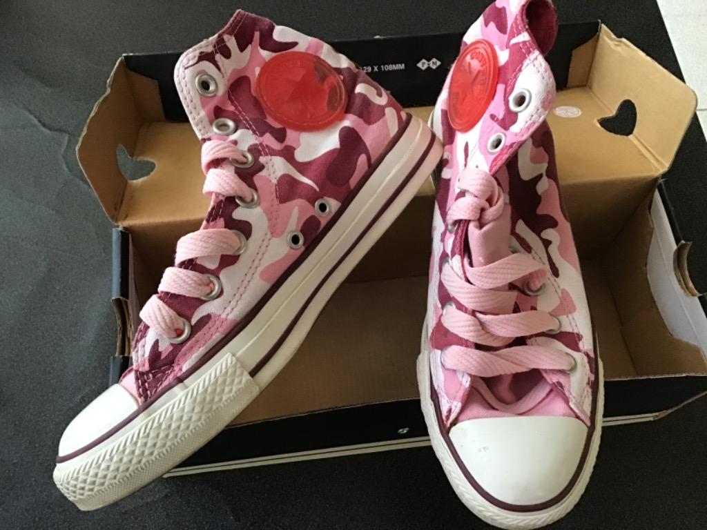 Pink camo converse 2025