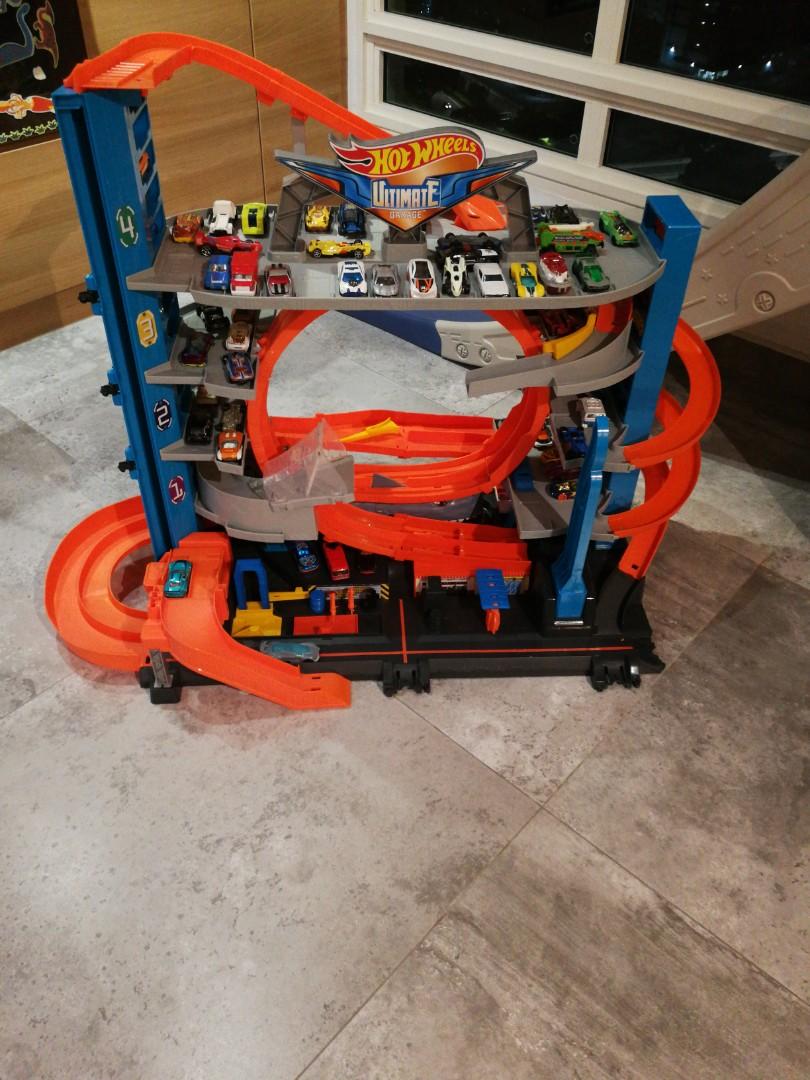 Hot wheels ultimate garage with shark attack hot sale
