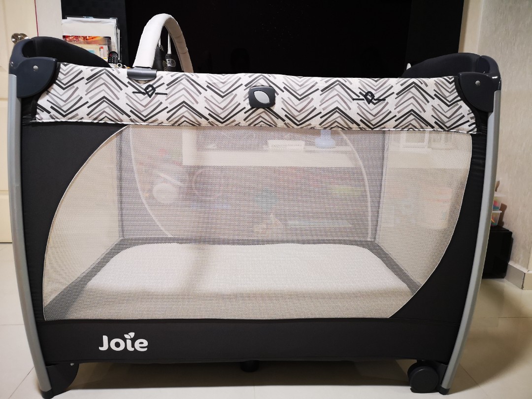 Joie foldable cot with beddy and sheets +diaper changing station