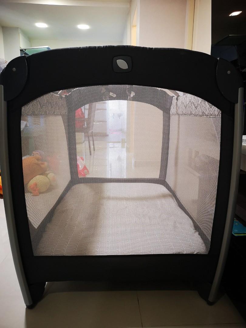 Joie foldable cot with beddy and sheets +diaper changing station