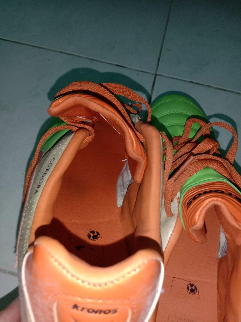 kasut futsal kronos