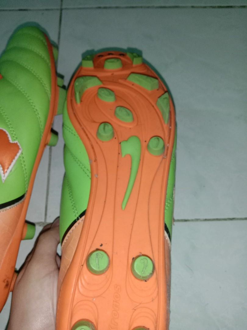 kasut futsal kronos