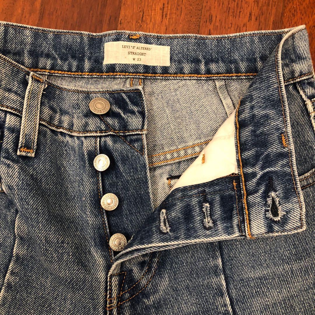 Levi's top altered straight