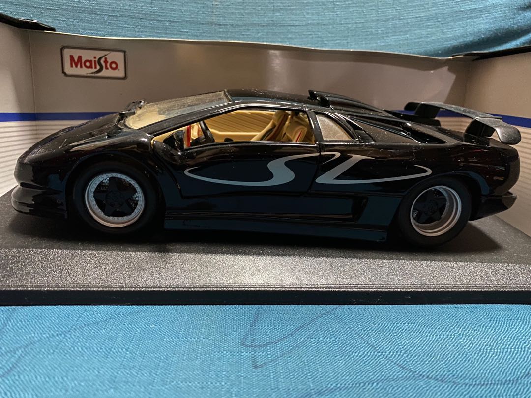 Maisto Special Edition 1/18 – Lamborghini Diablo SV 1996 – Blanche – Réf 31844