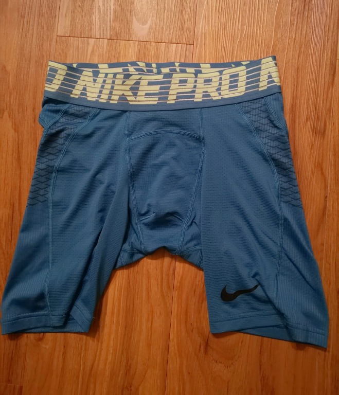 NikePro Hypercool Compression Shorts Green M, Men's Fashion, Activewear on  Carousell