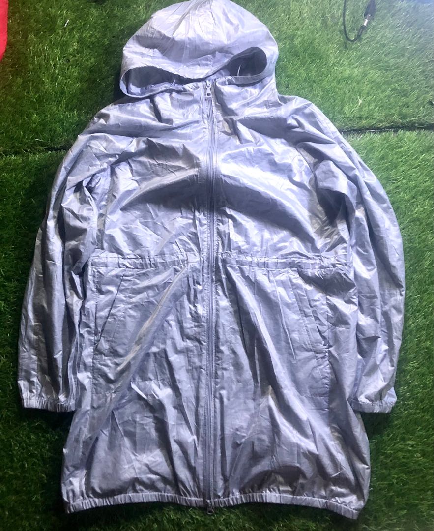 uniqlo raincoat