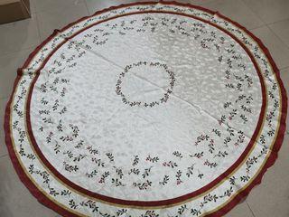 Round tablecloth