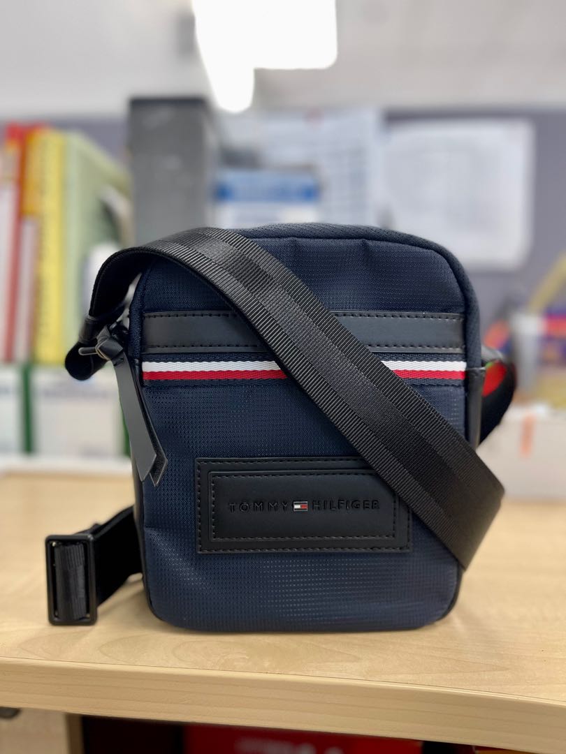 Tommy hilfiger top sling bag
