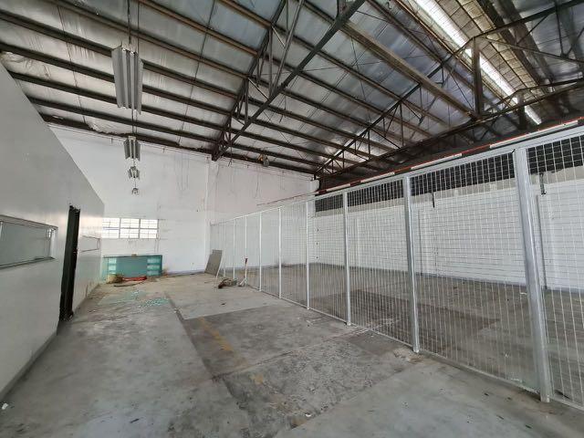 Warehouse for rent Parañaque (Category: Commercial) located in Makati City. Submitted by keilah.merealty (Listing ID 1103526146, Image 2). Description: Warehouse available 1000 - 2000 sqm Rental rate: 200 pesos/sqm For other warehouse listing kindly send a message.