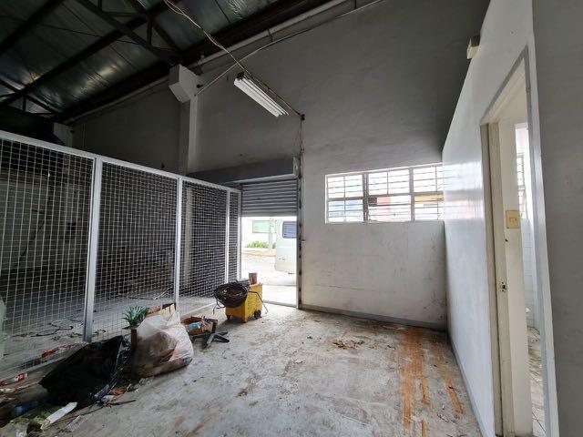Warehouse for rent Parañaque (Category: Commercial) located in Makati City. Submitted by keilah.merealty (Listing ID 1103526146, Image 3). Description: Warehouse available 1000 - 2000 sqm Rental rate: 200 pesos/sqm For other warehouse listing kindly send a message.