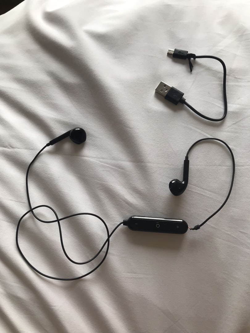 Wireless Gentek T5 headphones with all oiriginal pieces