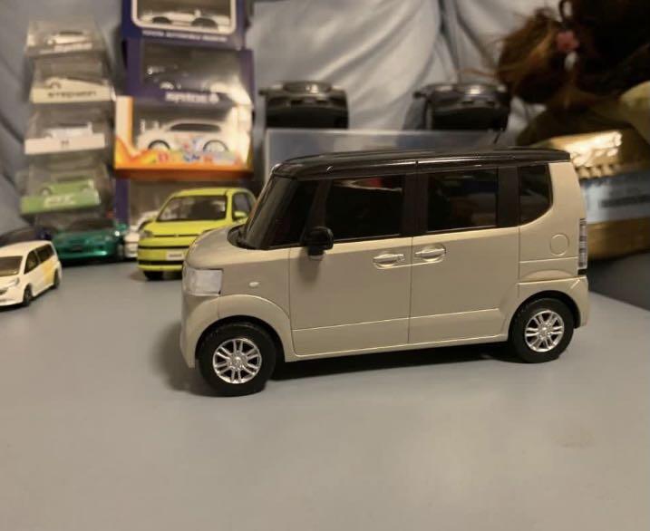 1 24 Honda N Box 日本本田原廠塑膠showroom 色辦車米色黑頂 興趣及遊戲 玩具 遊戲類 Carousell