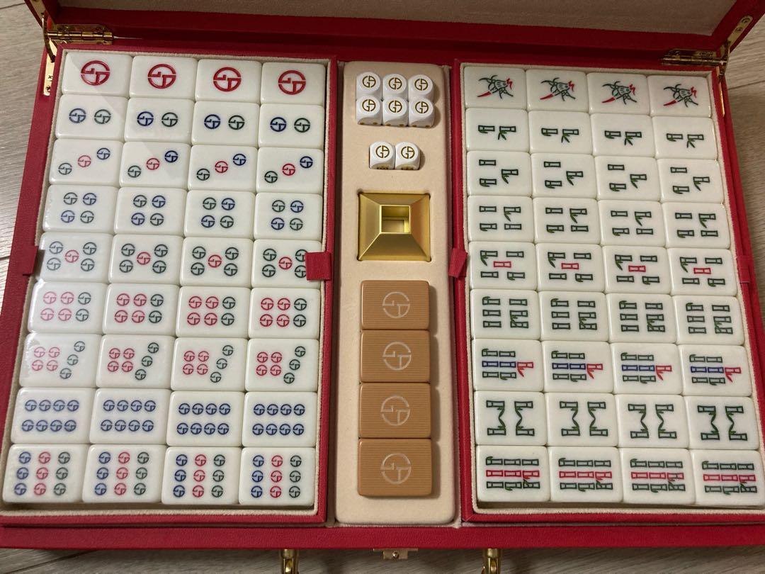 限量版Giorgio Armani 麻雀麻將Mahjong Set, 興趣及遊戲, 玩具& 遊戲類- Carousell