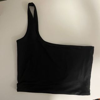 (Category: ) located in . Submitted by clearmywardrobeplsss (Listing ID 1127640922, Image 1). Description: .