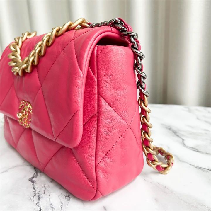 Chanel 19 2025 dark pink