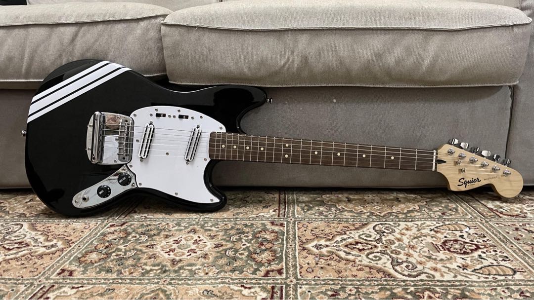 Fender Squier Mustang Bullet Offset Shortscale Guitar