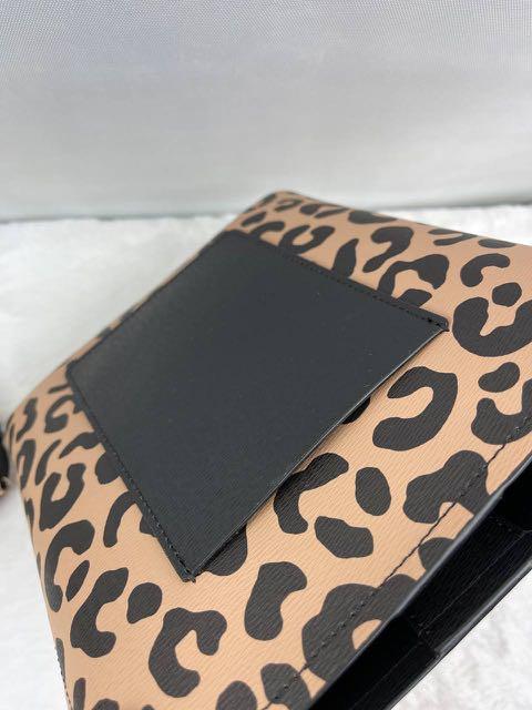 Kate Spade Darcy Small Bucket In Leopard Prints, Luxury, Bags & Wallets on  Carousell