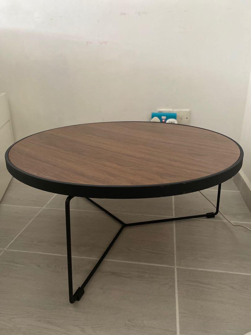 Modern Coffee Table (Category: Tables & Sets) located in Kuala Lumpur. Submitted by atoz2 (Listing ID 1127571069, Image 3). Description: .
