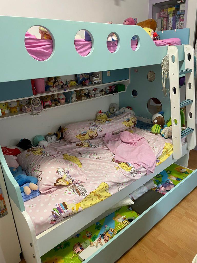 Preloved bunk bed with 3rd pullout bed., Furniture & Home Living