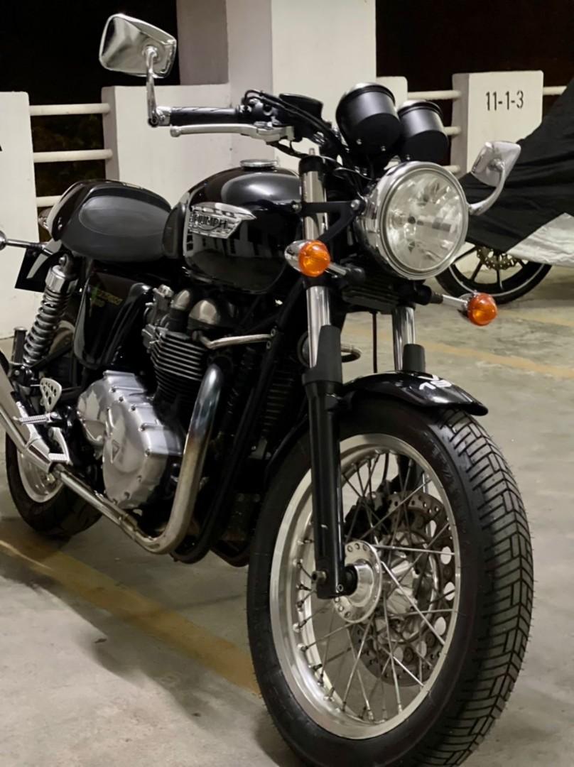 Rare Triumph Thruxton 900cc Air cooled Discontinued Motorbikes