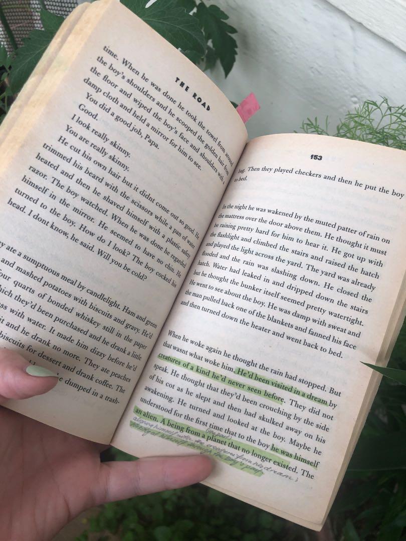 The Road Cormac McCarthy dystopian, Hobbies & Toys, Books